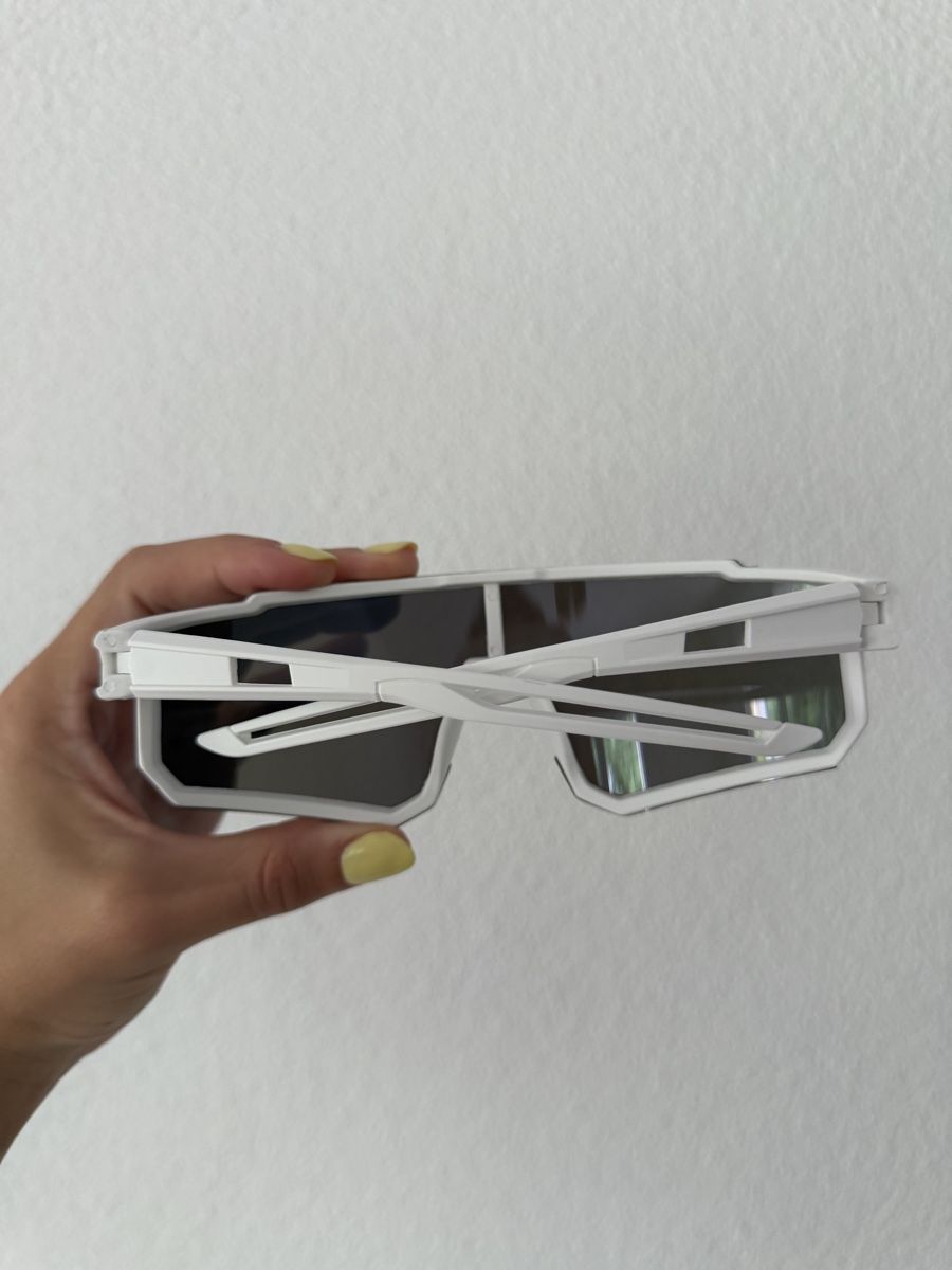 Occhiali & Lenti: Sporty White Sunglasses – Nuovo e nell'imballaggio originale da Gränichen venduto da Domsiiiii 5