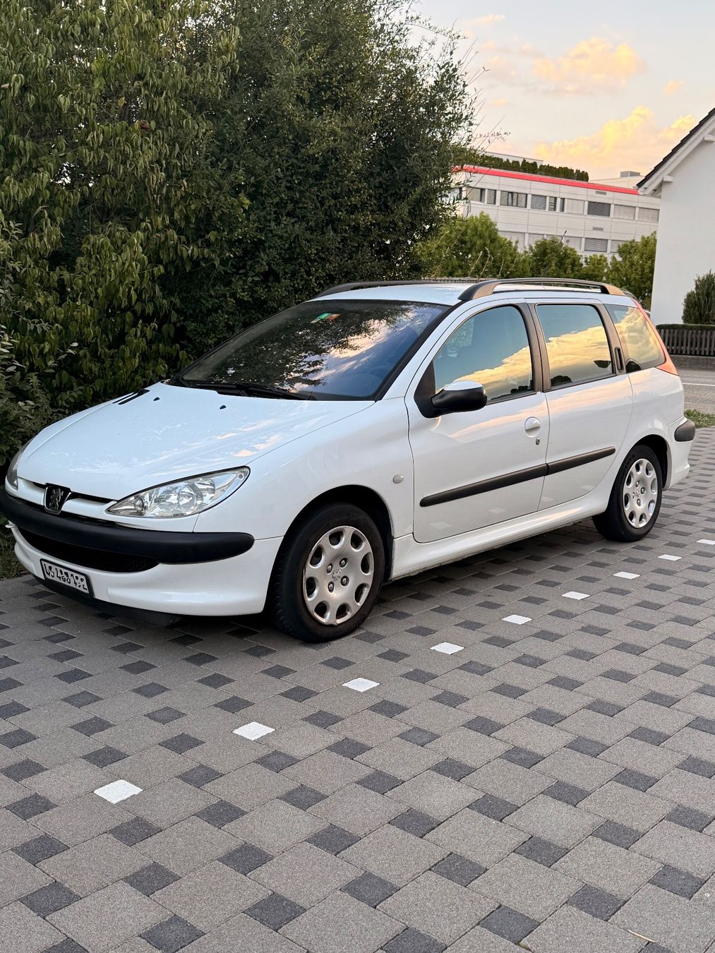 Peugeot Automobili: Peugeot 206 sw – Usato da Rothrist venduto da sak_69xl