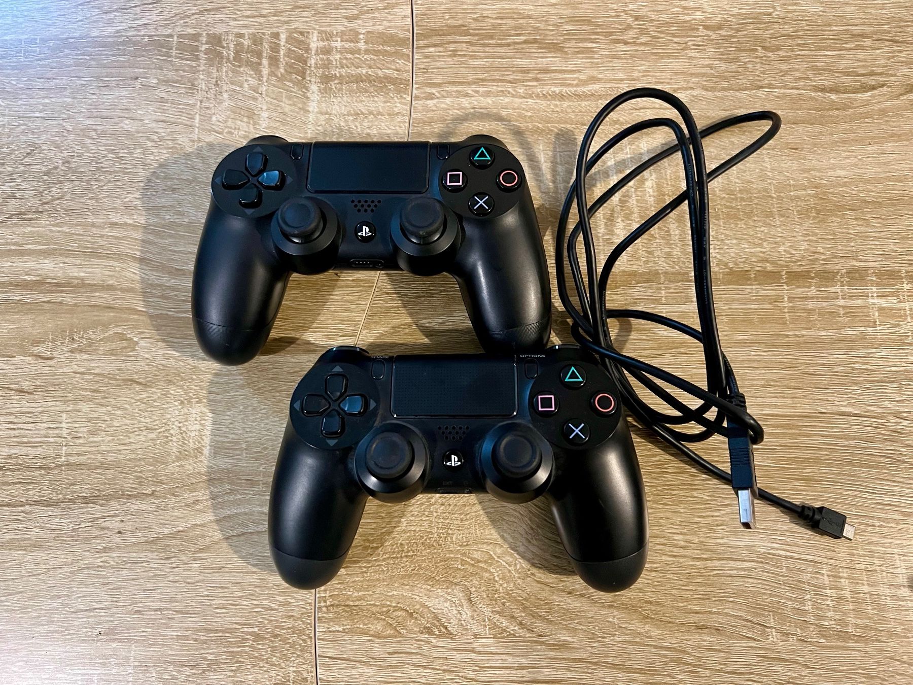 Sony Controller: Pack 2 Stk. PS4 Controllern – Gebraucht aus Zürich von T.E.B 1