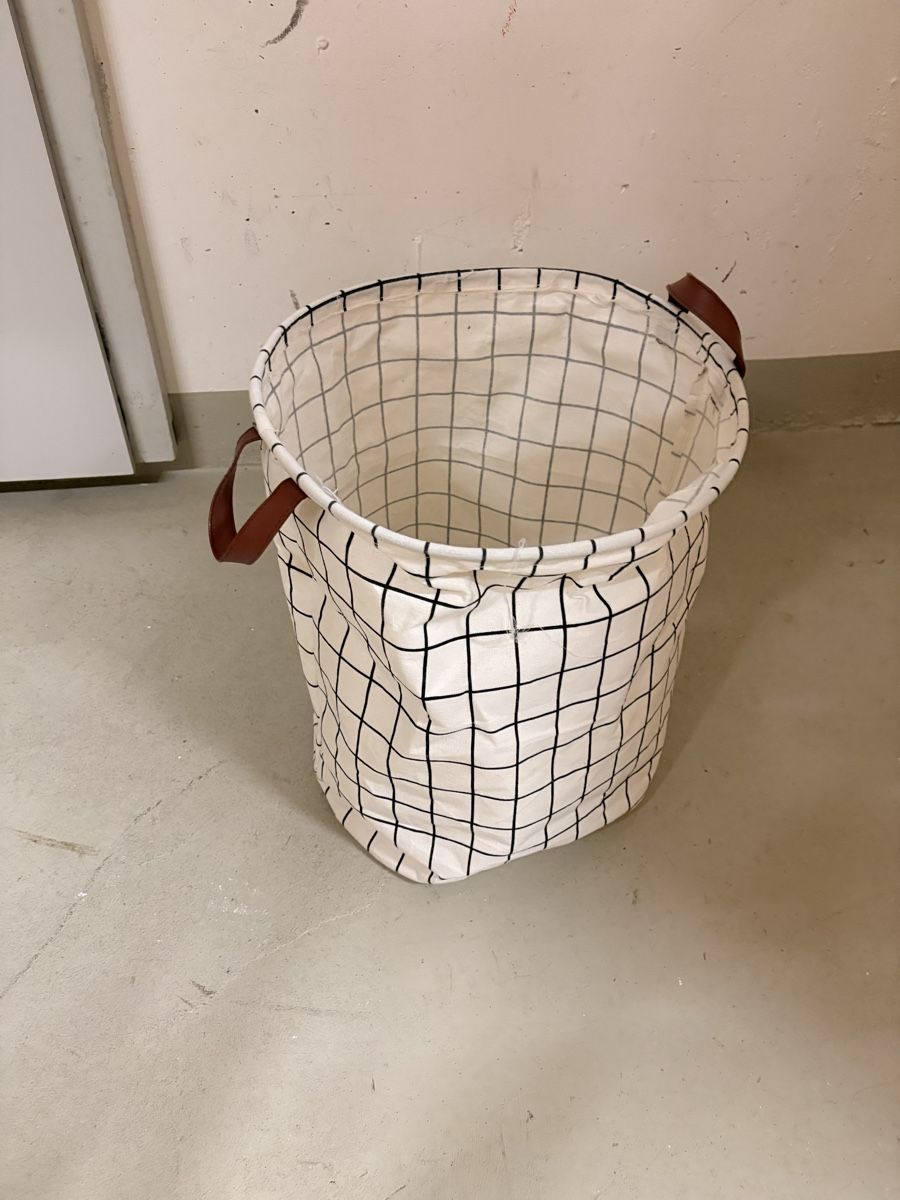 Paniers à linge: Laundry Basket Grid Pattern with Handles Used Condition – D'occasion à Zürich par epe_2dny