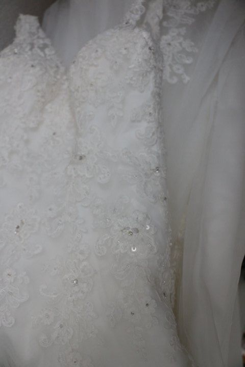 Vestiti: Brautkleid, einmal getragen, Grösse 44/46 – Nuovo (secondo la descrizione) da Bülach venduto da thavathassathees 5