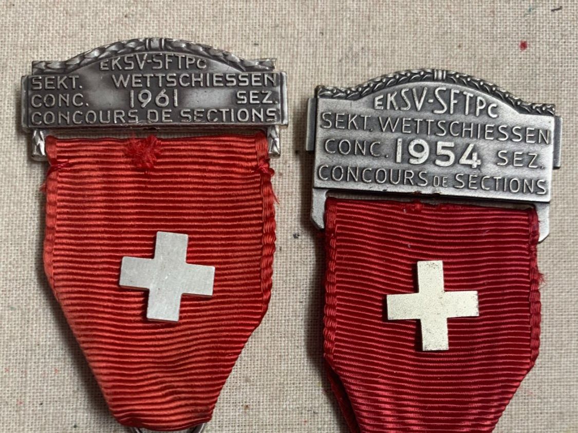 Medaglie: 2 medaglie di tiro - 1954 - 1961 – Usato da Sorengo venduto da 74in 1