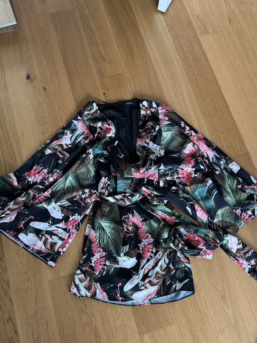 Guess Vestiti: Guess dress – Nuovo (secondo la descrizione) da Zürich venduto da reg_vvr6