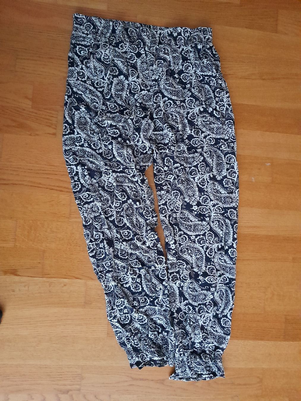 Pantaloni: Leichte Sommerhose mit Muster, Gr. M – Usato da Winterthur venduto da MaaKath