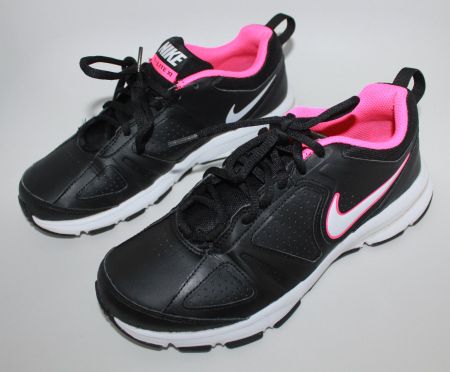 Baskets NIKE t. 38.5