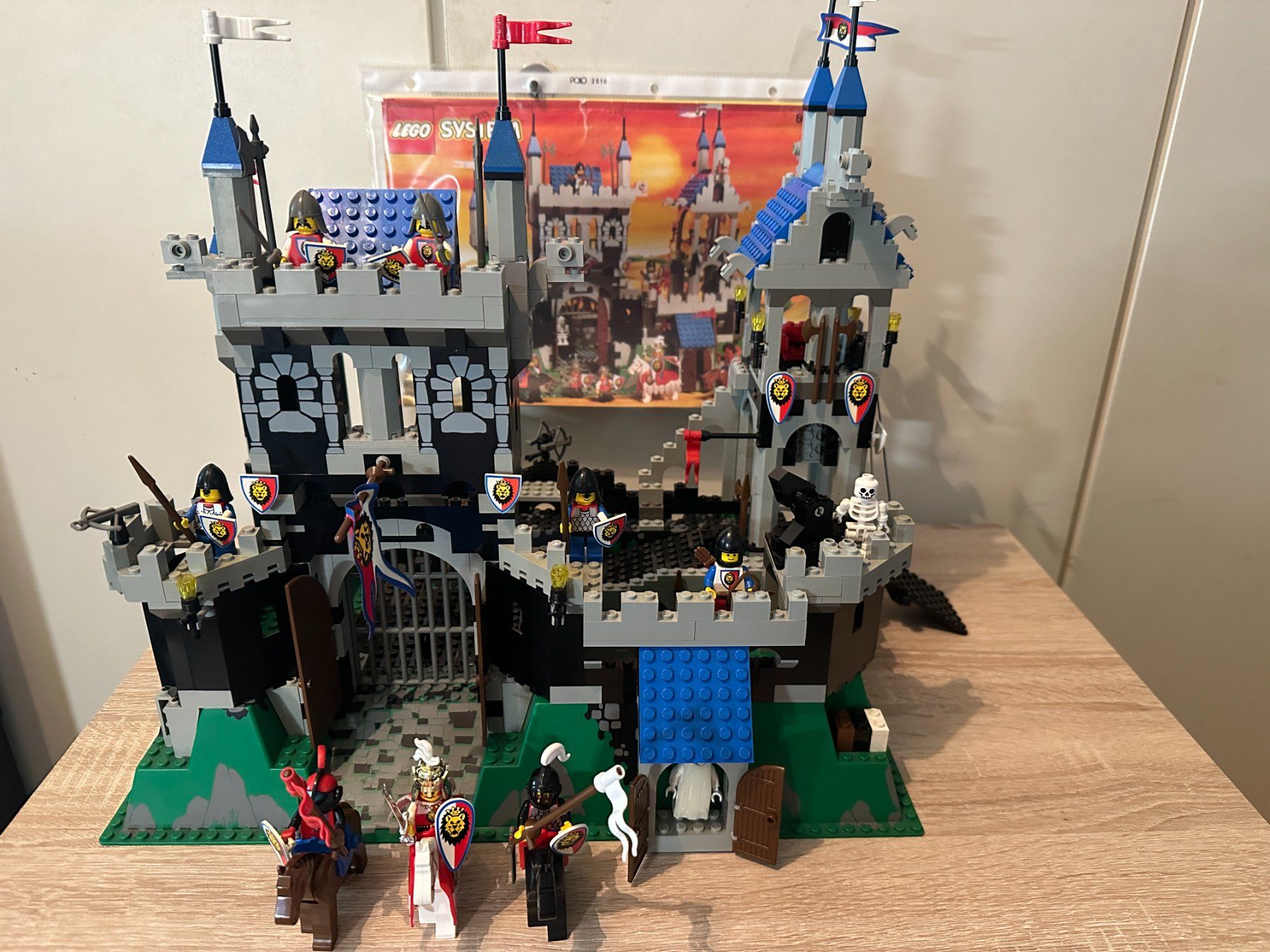 Lego Kit di costruzioni: LEGO Ritter 6090 Royal Knight's Castle – Usato da Basel venduto da Don-Angel