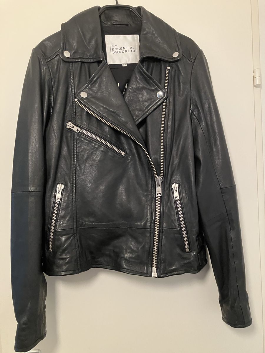 Giacche: Lederjacke schwarz, Gr. 38, neu – Nuovo e nell'imballaggio originale da Luzern venduto da Zauberbaum