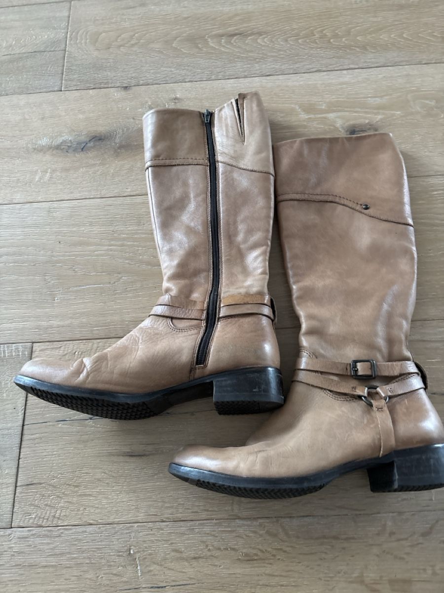Scarpe da donna: Schöne beige Leferstiefel, 38 – Usato da Zürich venduto da K.St.
