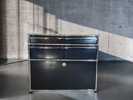 Schwarze USM Kommode mit Schubladen (H=68cm)