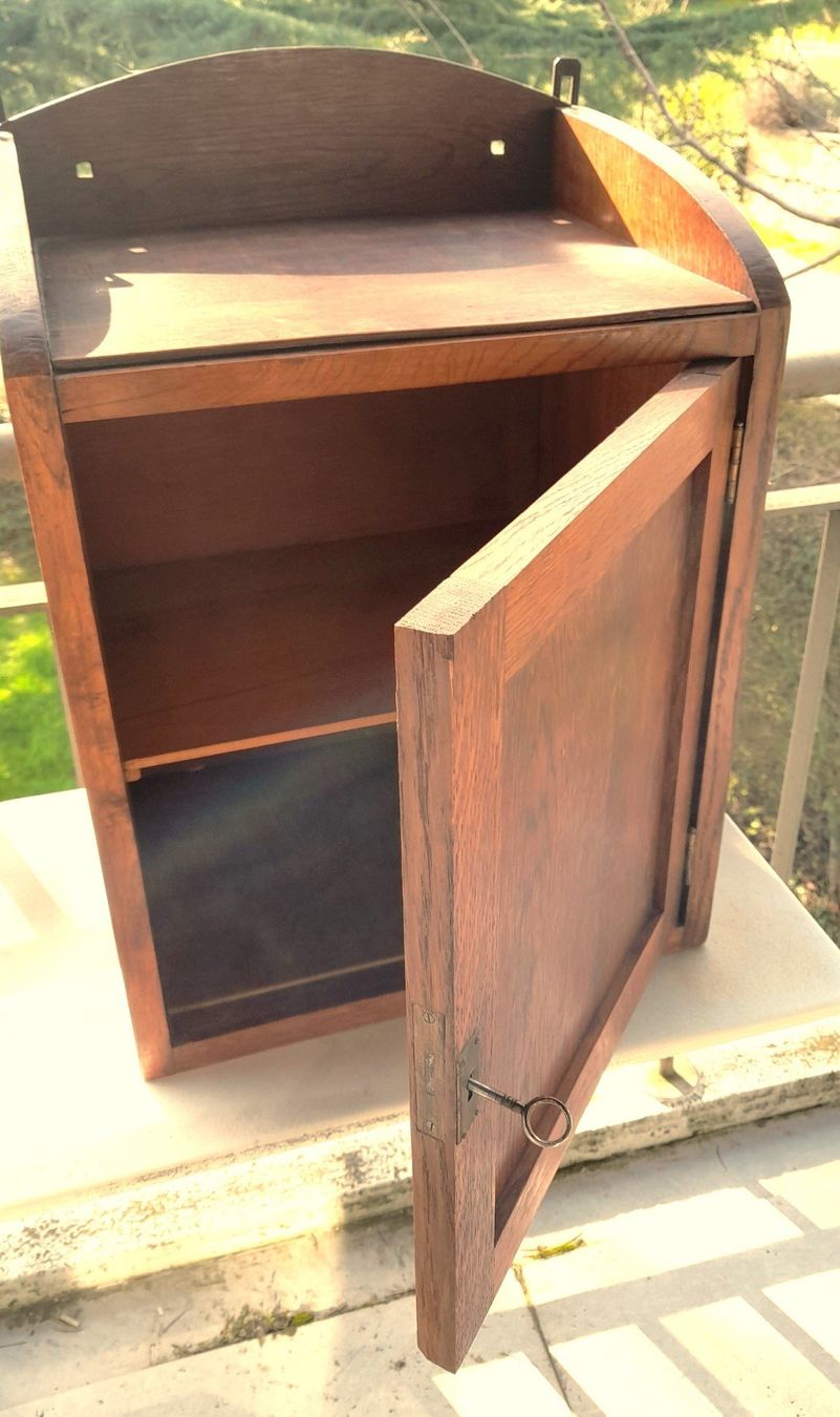Schränke: Ancienne petite armoire avec clef – Gebraucht aus LE MONT-SUR-LAUSANNE von CHOCO04 1