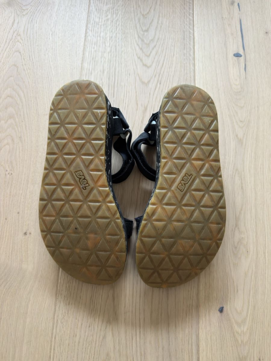 Teva Chaussures femmes: Teva Sandalen – D'occasion à Gamsen par Le_De 3