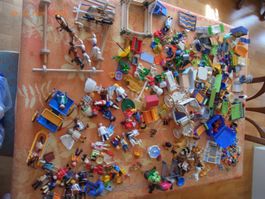 Grosses Playmobil Konvolut: Figuren, Zubehör, viele Teile