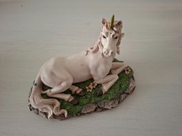 Einhorn Figur liegend