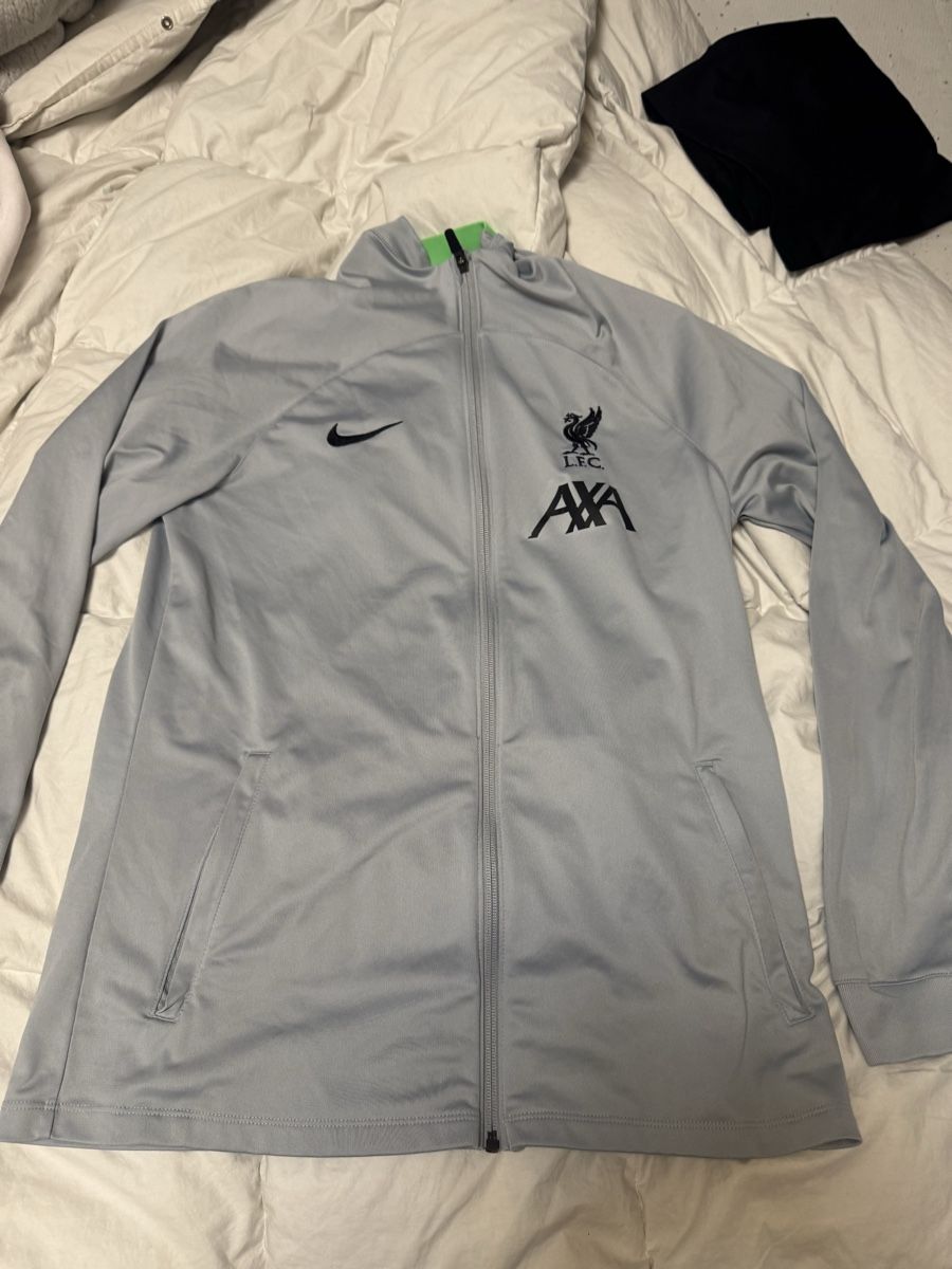 Giacche: Nike LFC Trainingsjacke Grau Slim Fit M – Usato da Hergiswil NW venduto da wert721