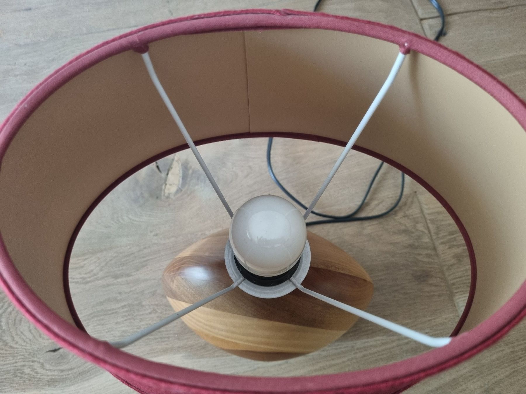 Lampade: Lampe de table, pied en bois massif – Usato da Lavey-les-Bains venduto da Etre-Ange 4