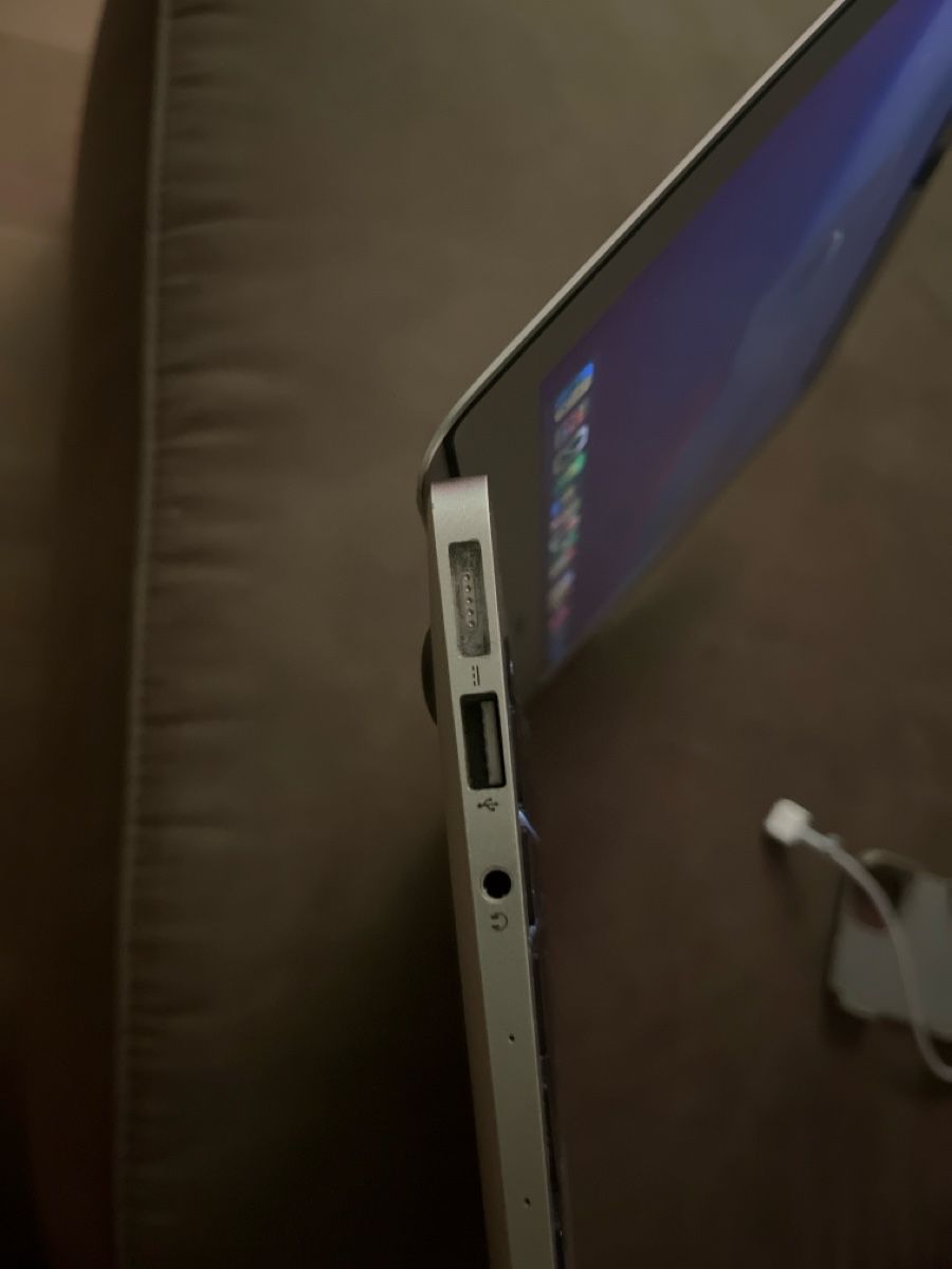 Apple Notebook: Apple MacBook Air 13 inch Mid 2013 – Usato da Brunnen venduto da kuettel26 2