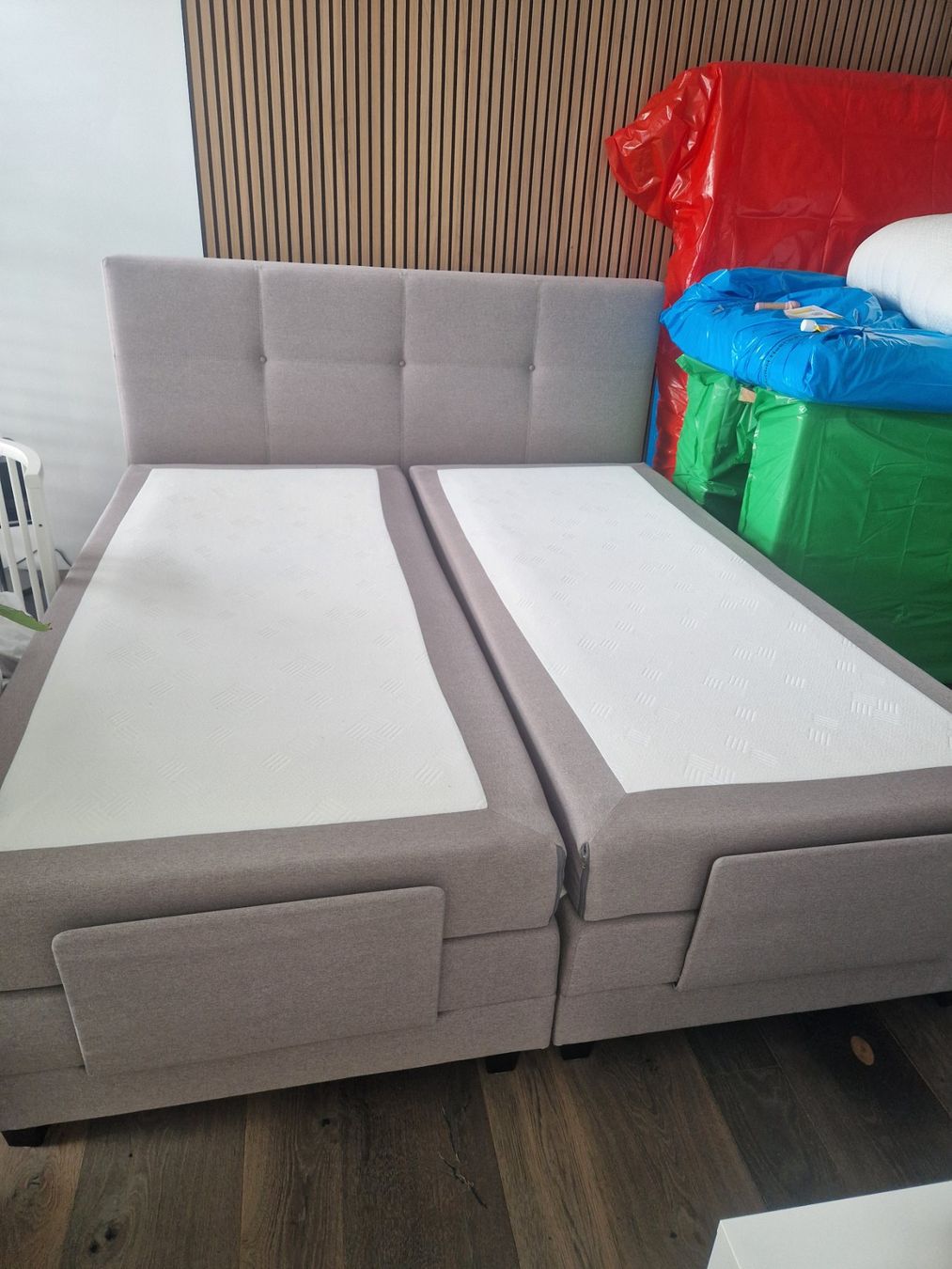 Letti: Boxspringbett elektrisch verstellbar 180x200cm – Usato da Winterthur venduto da sweet2sour