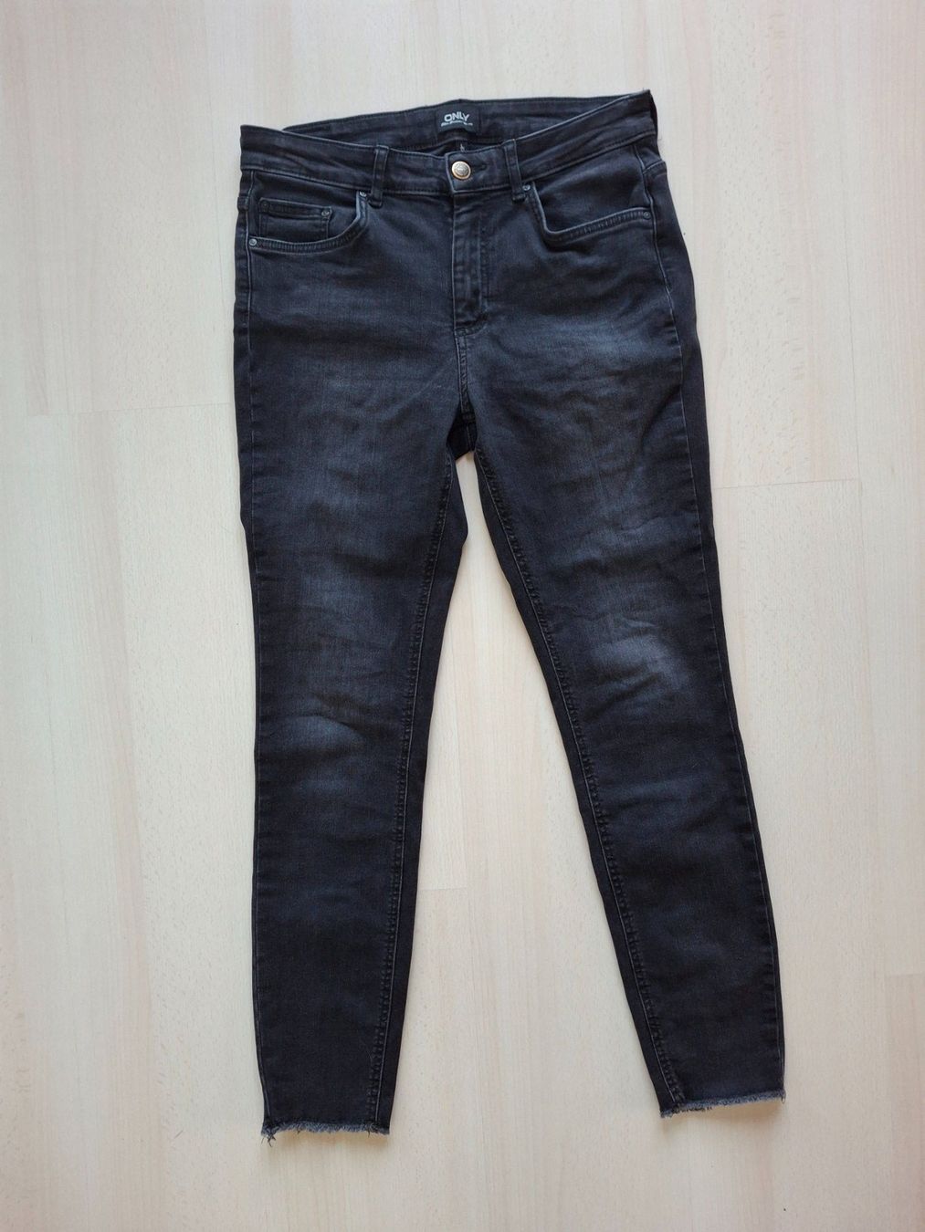 Jeans: Schwarze ONLY Jeans Gr. L Onlyblush mid ank raw – Gebraucht aus Walterswil SO von Mama_noel