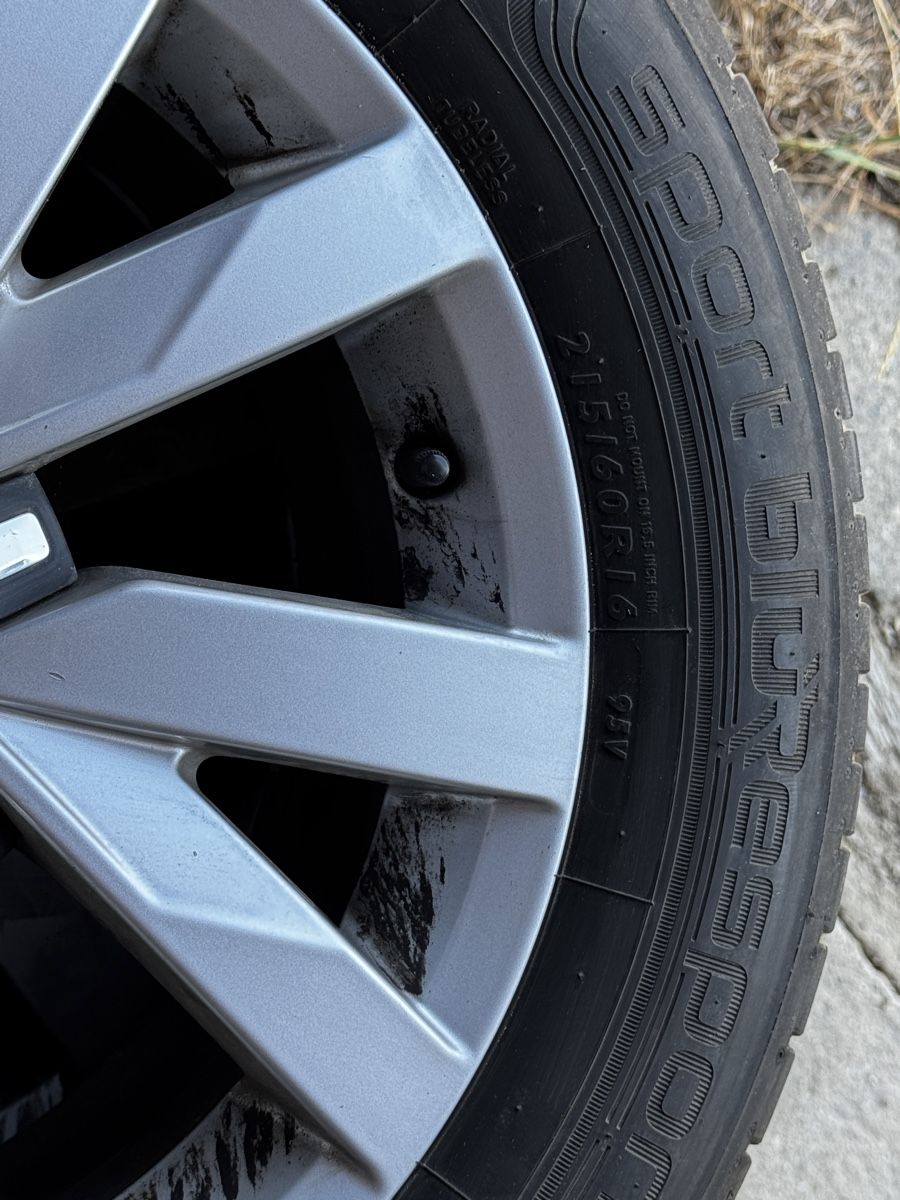 Pneus & Roues: 4 roues VW d'origine – D'occasion à Ménières par viso83 2