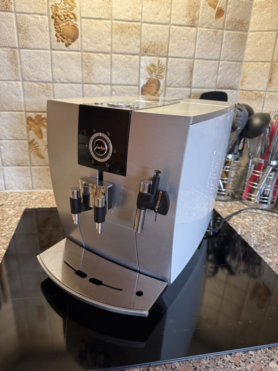 Jura Machines à café & Machines à expresso: Jura Impressa J5 – D'occasion à Niederbuchsiten par Landin