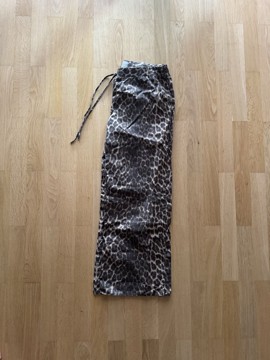 Asos Pantaloni: Stoffhose mit Leopardenmuster  – Usato da Zürich venduto da kat_ww7d 1