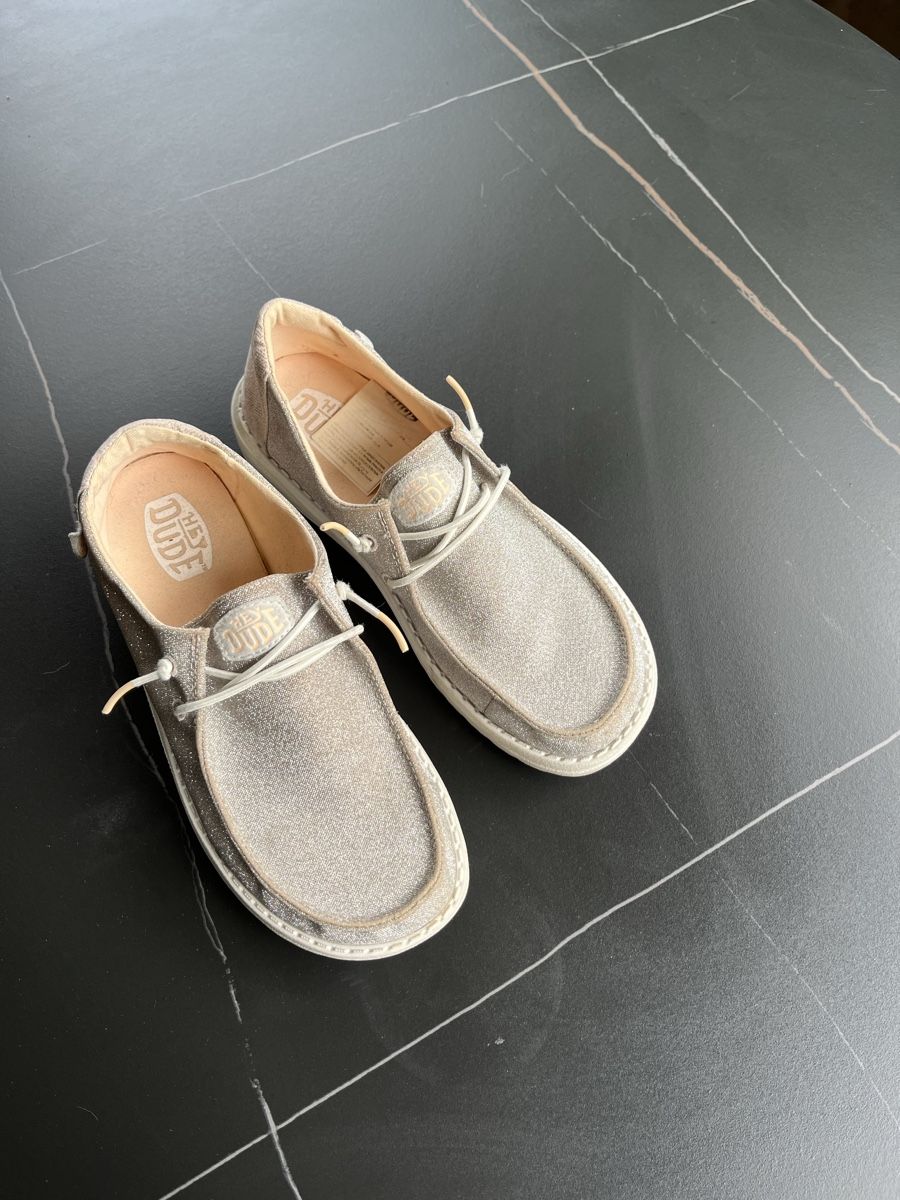 Damenschuhe: Hey Dude sparkling shoes, size 37 – Gebraucht aus Genève von VManic