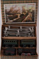 Märklin Eisenbahn R 880 mit Waggons und Schienen in OVP