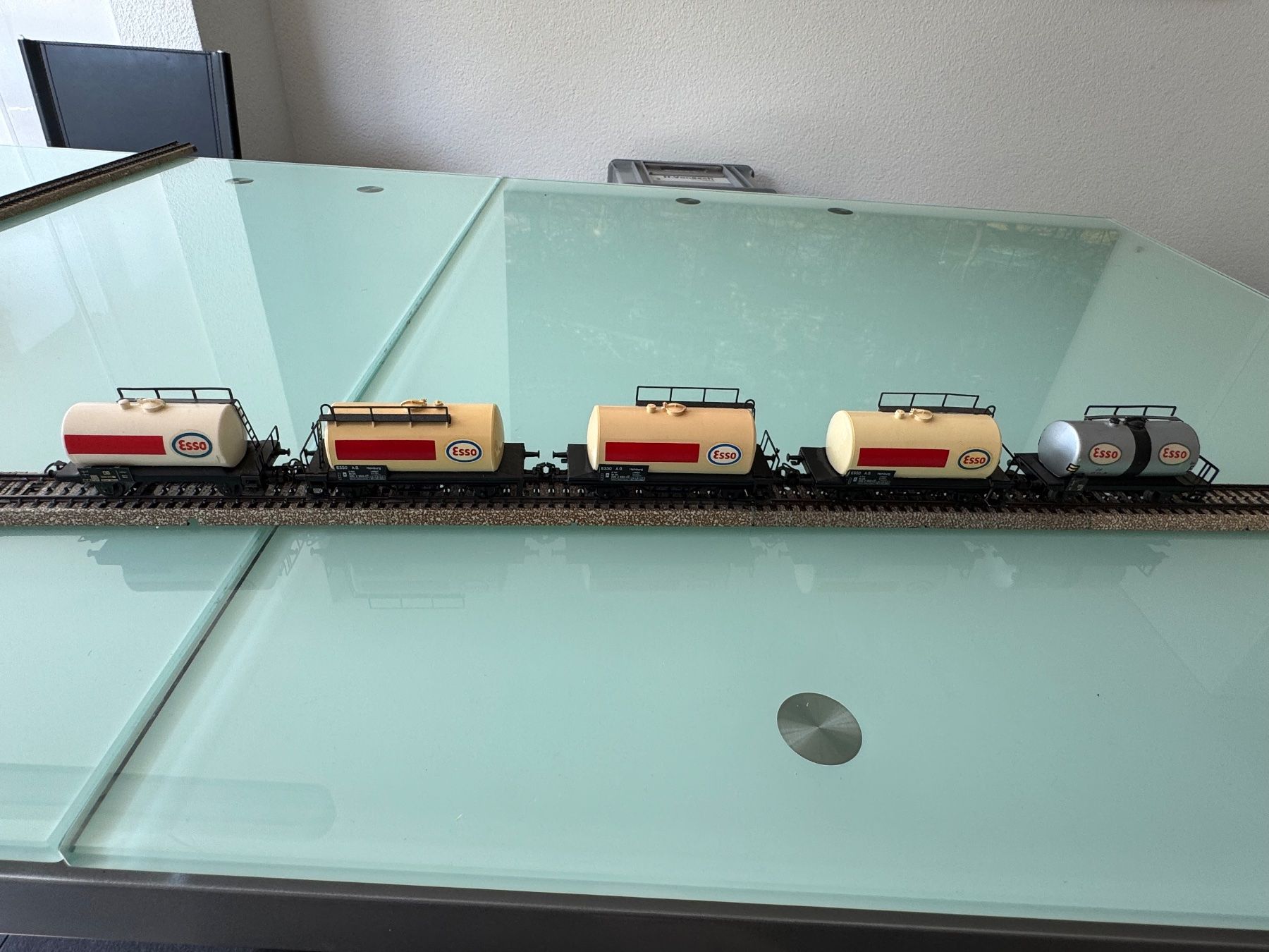 Märklin Modelleisenbahnen: 5 Kesselwegen Esso Märklin – Gebraucht aus Köniz von Henebe 4