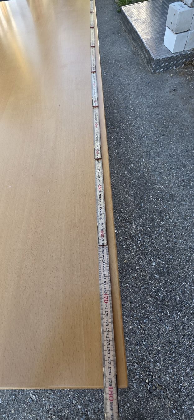 Scrivanie: Bürotisch buchefarben mit Gebrauchsspuren – Usato da Bäretswil venduto da mar_py98 2