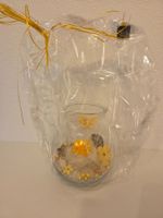 Deko-Glas mit Frühlingsdeko, Tischdeko