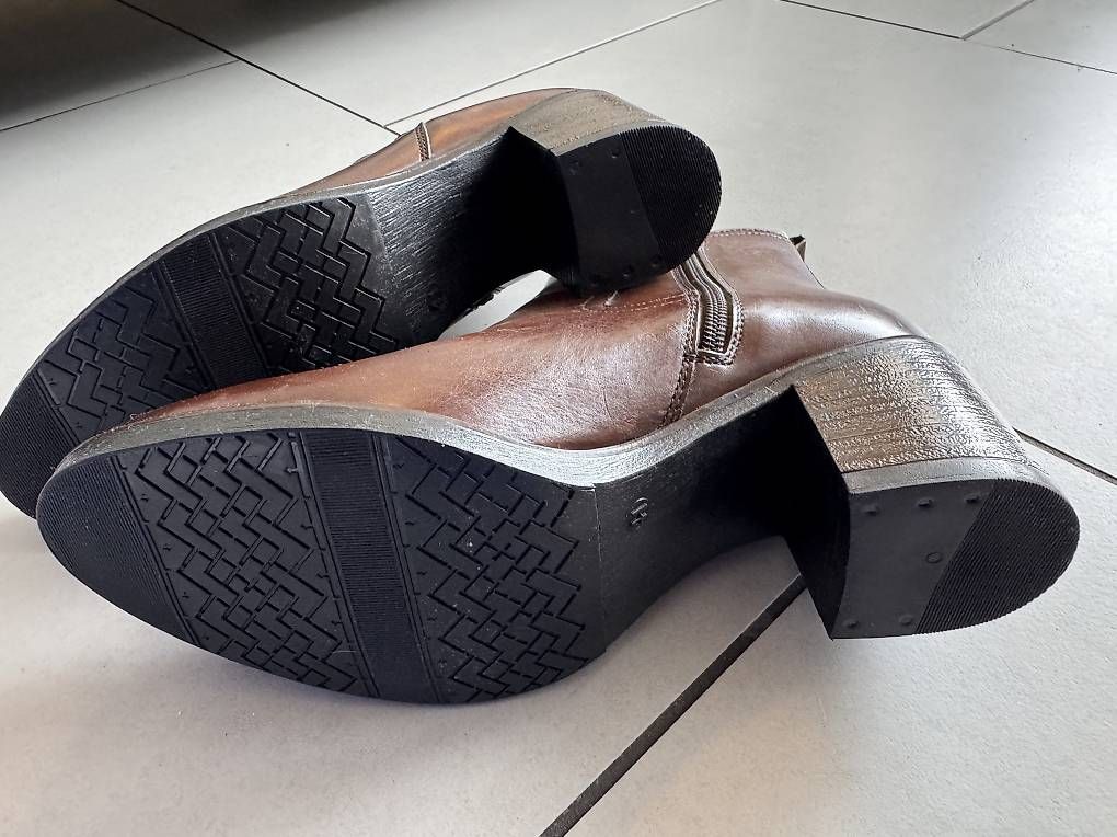 Scarpe da donna: Neue Stiefeletten braun Gr. 41 – Usato da Zürich venduto da anjamug 4