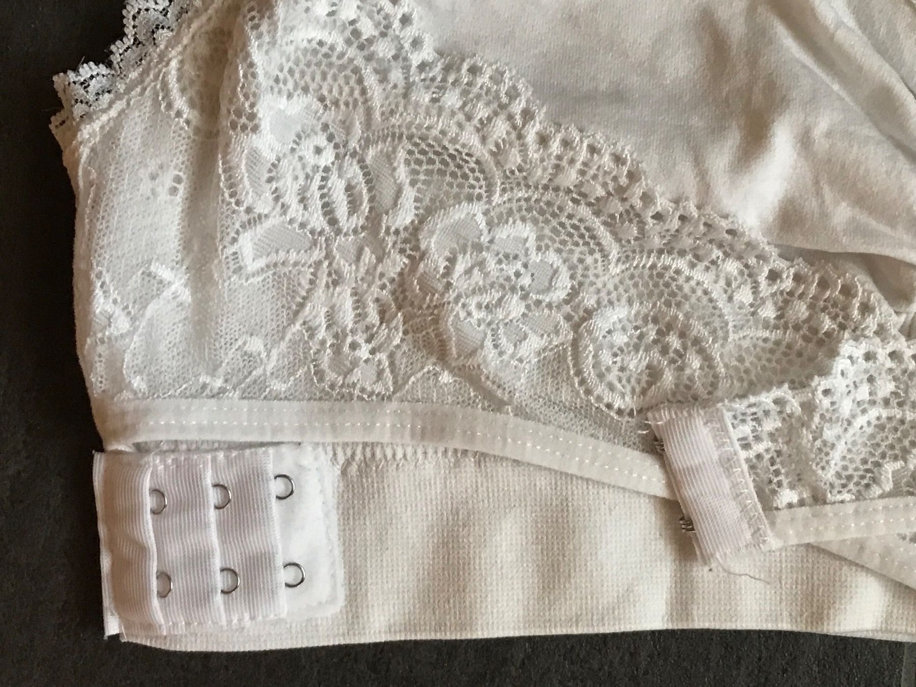 Altra biancheria intima: COMFORT BH WEISS - GRÖSSE L – Nuovo (secondo la descrizione) da Buchs AG venduto da fischli610 2