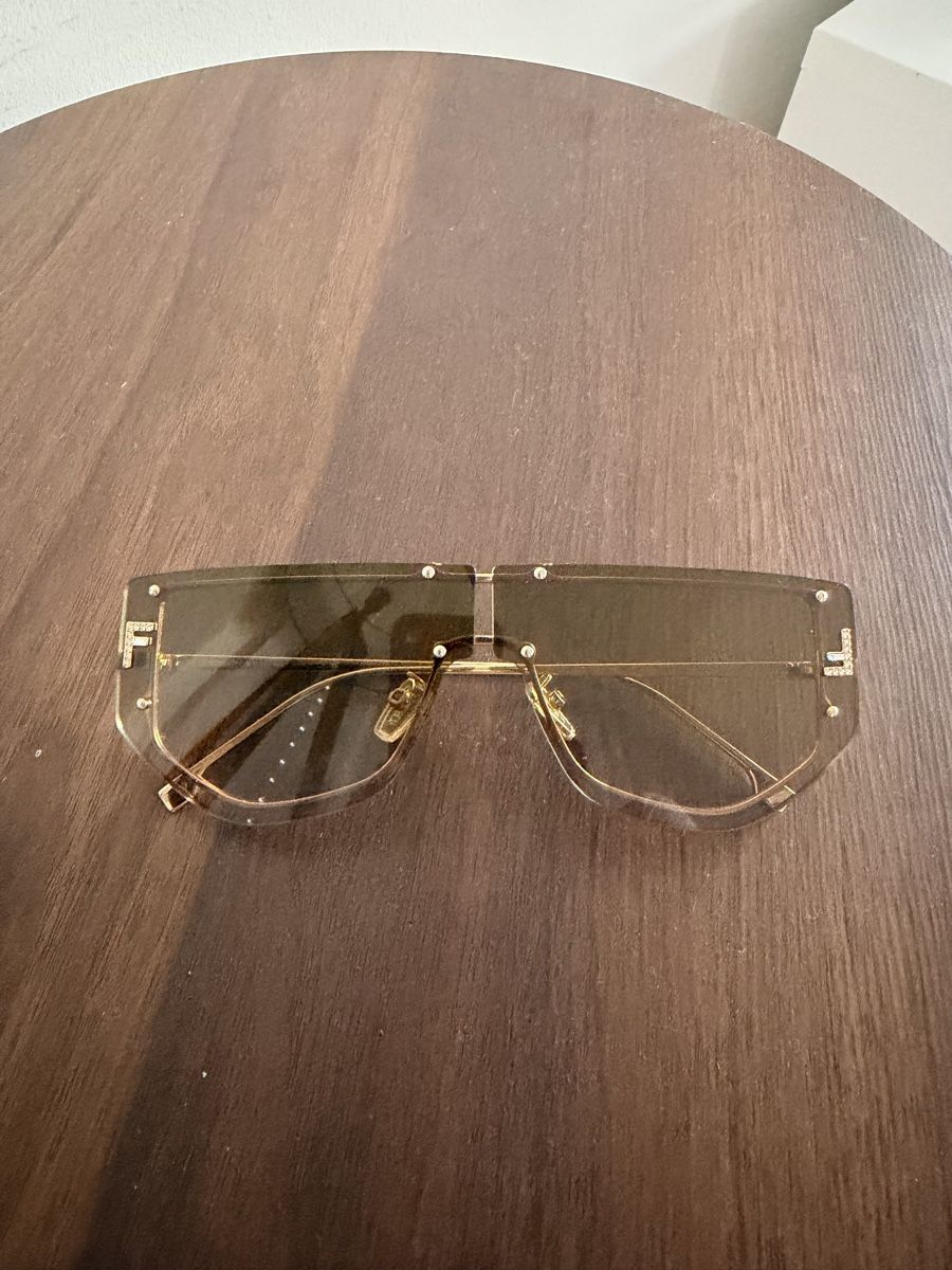 Fendi Occhiali & Lenti: Fendi Sunglasses F Freedom Shield Gold Brown Gradient – Nuovo (secondo la descrizione) da Kilchberg ZH venduto da sch_lv6z