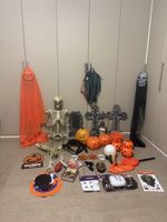 Halloween Dekoration Set Skelett Gruseldeko viel Zubehör 