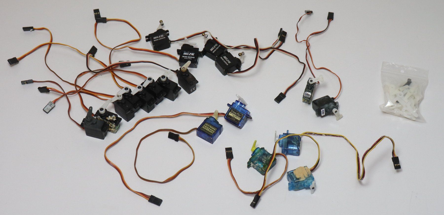RC Modellbau: diverse Micro Servo 19 Stück – Gebraucht aus Frick von volvo850driver 1