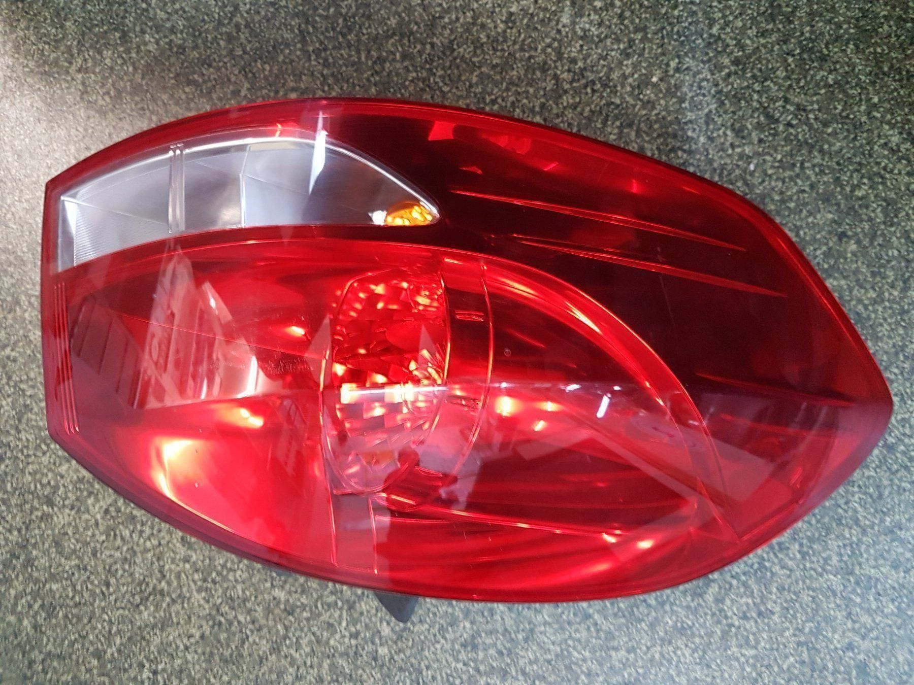 Renault Alle Autoersatzteile: 8200586843 Heckleuchte li Renault Clio3 – Gebraucht aus Zürich von DDAParts 1