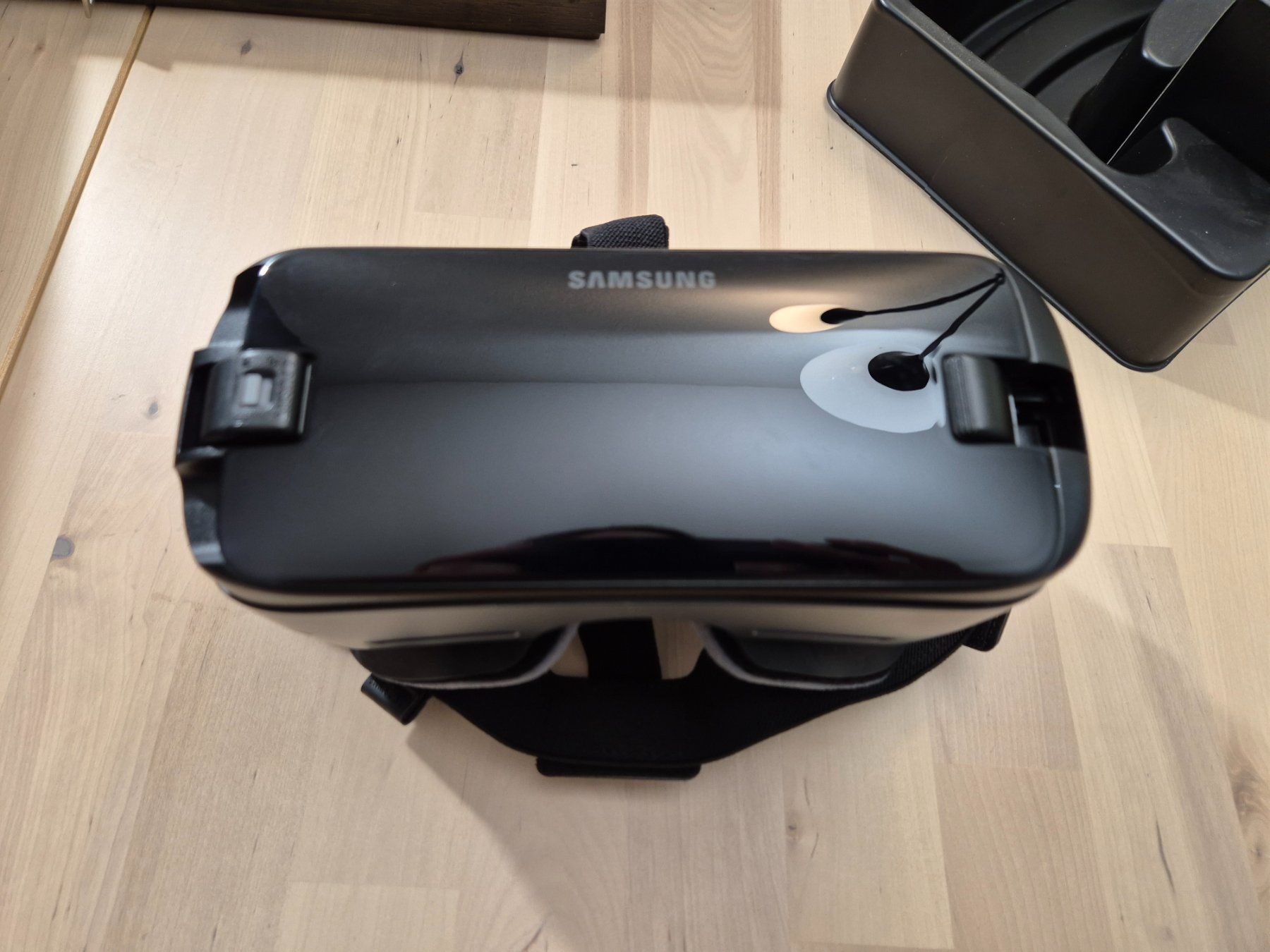 Samsung Casco VR: Samsung Gear VR with Controller – Usato da Näfels venduto da msv_qj2g 3