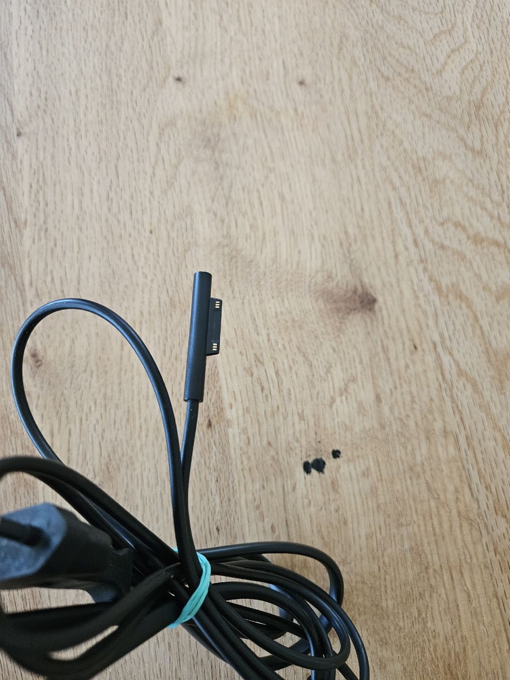 Microsoft Caricabatterie: Surface Ladegerät 65W – Usato da Ernetschwil venduto da PPRL30 1
