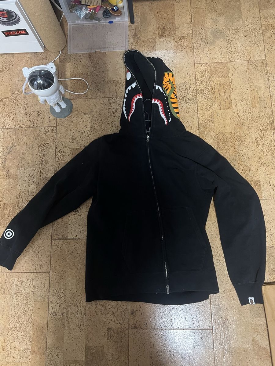 Bape Giacche: Bape Fullzip Shark – Usato da Uhwiesen venduto da maflo2