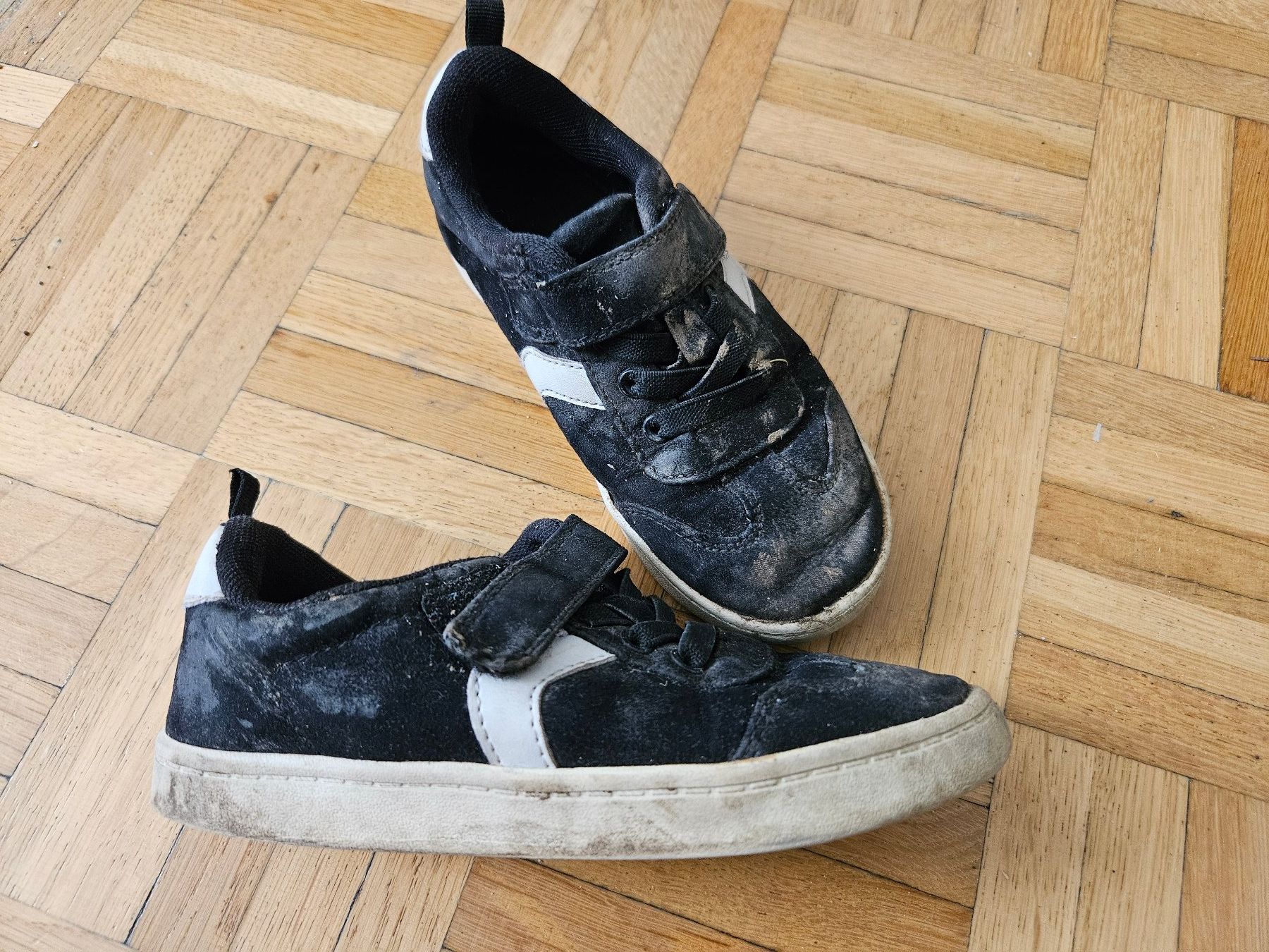 Schuhe für Jungen: Turnschuhe / Sneaker Gr. 27 – Gebraucht aus Unterengstringen von saraman 1
