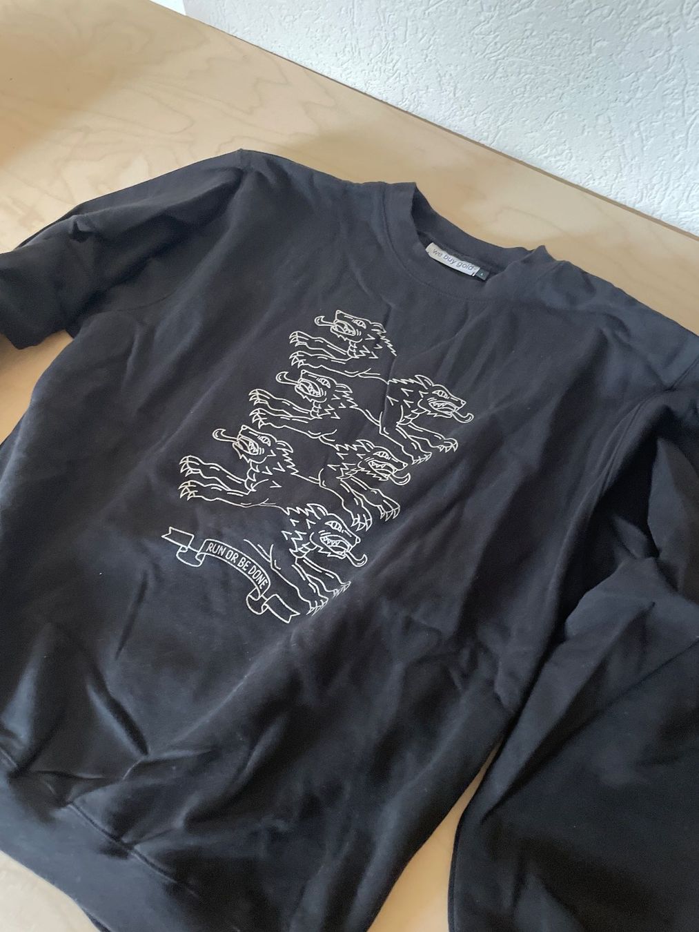 Pulls & Sweat-shirts: Pullover L RUN OR BE DONE – Neuf (Voir description) à Zürich par maroccm 3