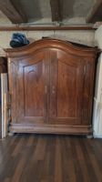 Antiker Schrank Massivholz 2-türig mit schöner Schnitzerei