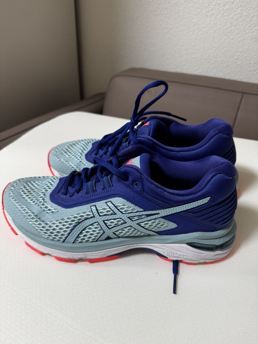 Asics Scarpe da donna: Asics runningschuhe 39.5 – Usato da Luzern venduto da fiona.1013