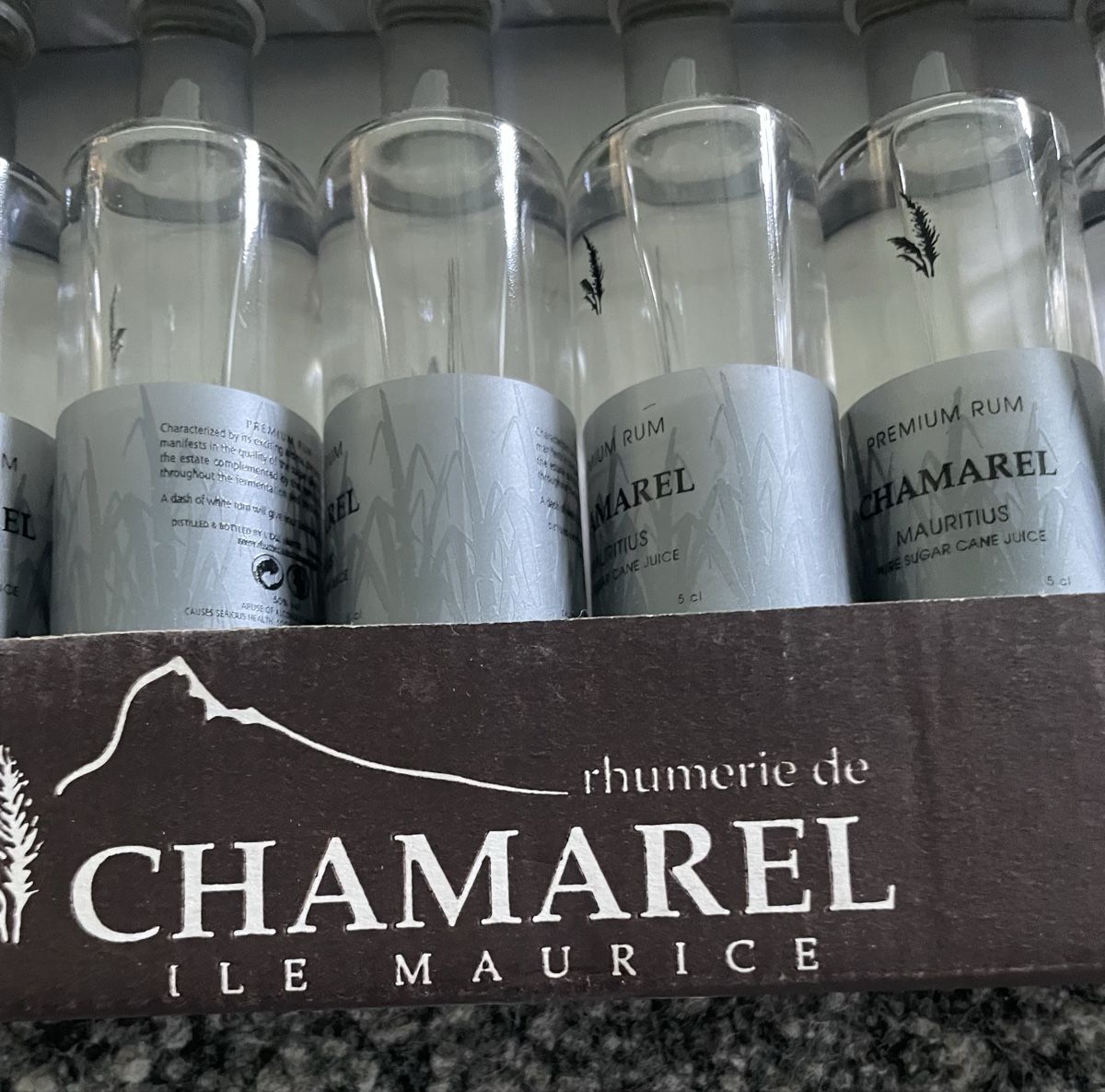 Bevande alcoliche: Chamarel Rum Mauritius, Mini Fläschli, 5cl, Geschenkpackung – Nuovo e nell'imballaggio originale da Au ZH venduto da Jaggy4 3
