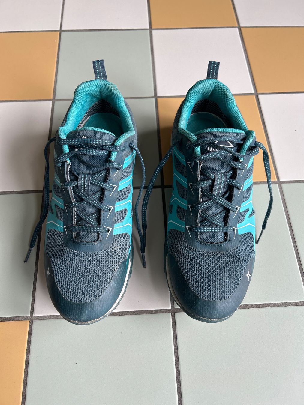 Scarpe per ragazze: Trekkingschuhe von Kinley, Grösse 37 – Usato da Zürich venduto da Diekosaken