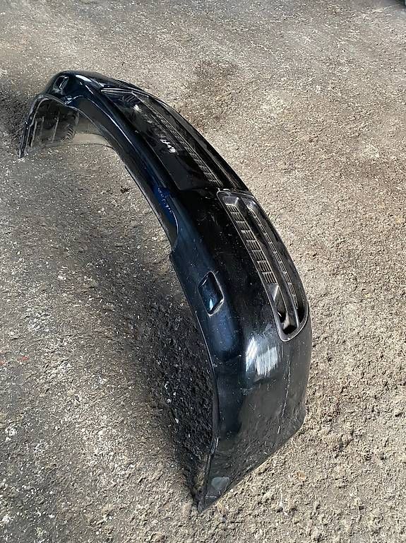 Tutti pezzi di ricambio auto: AUDI S4 b5 Frontstossstange  – Usato da Oetwil am See venduto da CarParts 1