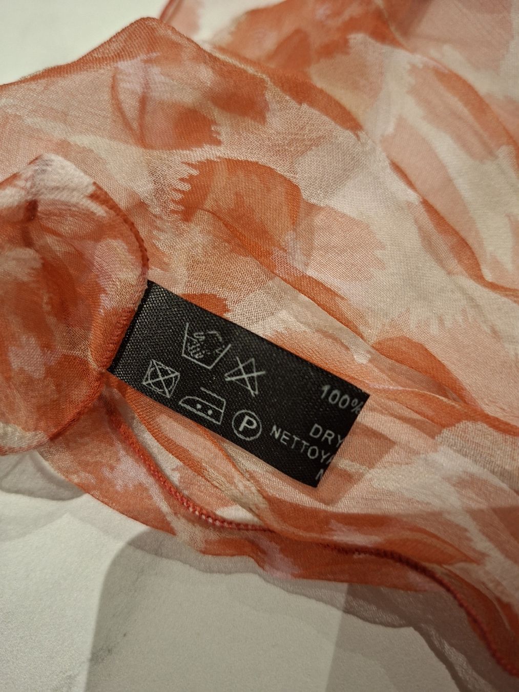 Foulard & Sciarpe: Elegant silk scarf with red flower pattern - Made in Franc – Nuovo (secondo la descrizione) da Zürich venduto da oli_p8cc 3