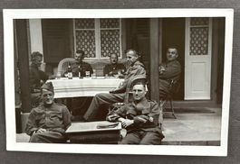 SCHWEIZER ARMEE SOLDATEN VOR REST. TRÜMELBACH 1941