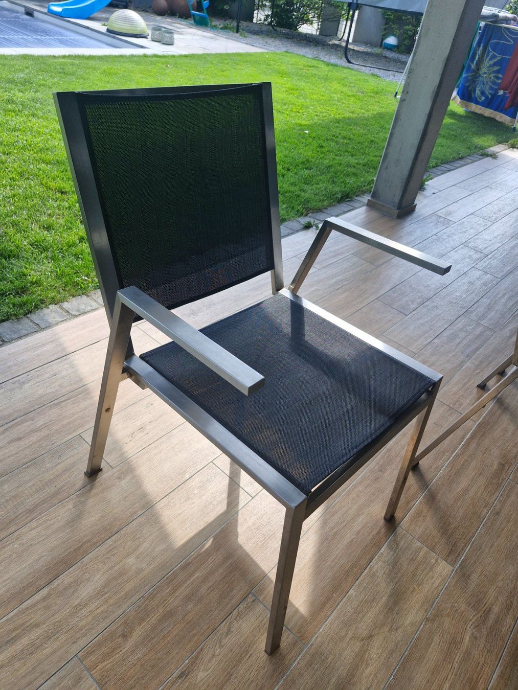Tischset: Massiver Gartentisch mit 10 Stühlen – Gebraucht aus Widnau von Ayshak 6
