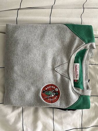 Pull Mitchell and Ness Boston Celtics état quasi neuf. 